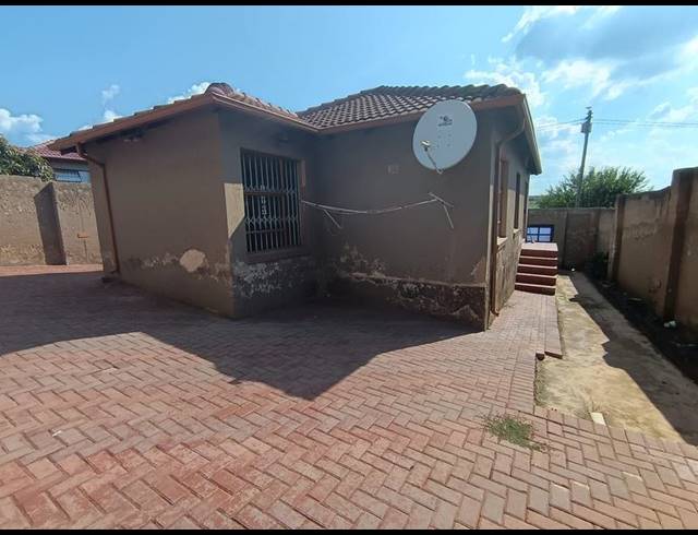 3 BEDROOM HOUSE FOR SALE IN CLAYVILLE